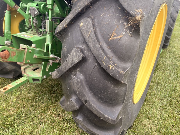 2015 John Deere 5085E Tractor