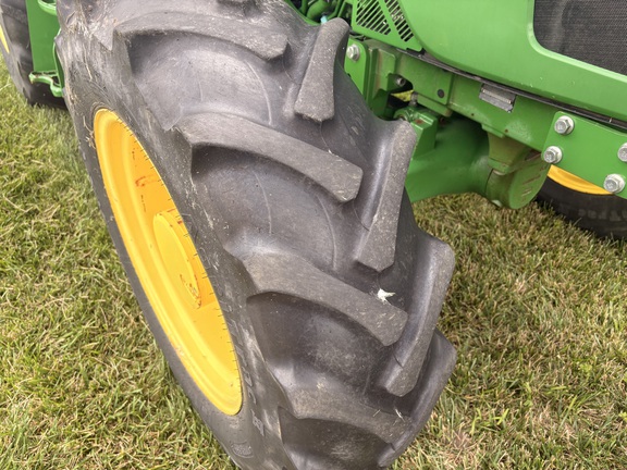 2015 John Deere 5085E Tractor
