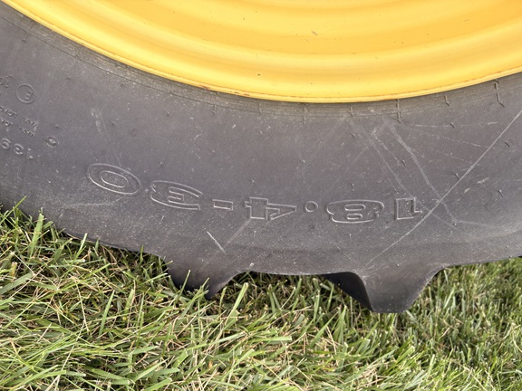 2015 John Deere 5085E Tractor
