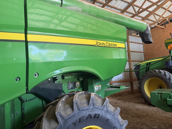 2023 John Deere S760 Combine