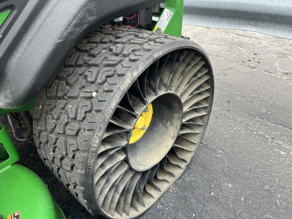 2023 John Deere Z950R Mower/Zero Turn