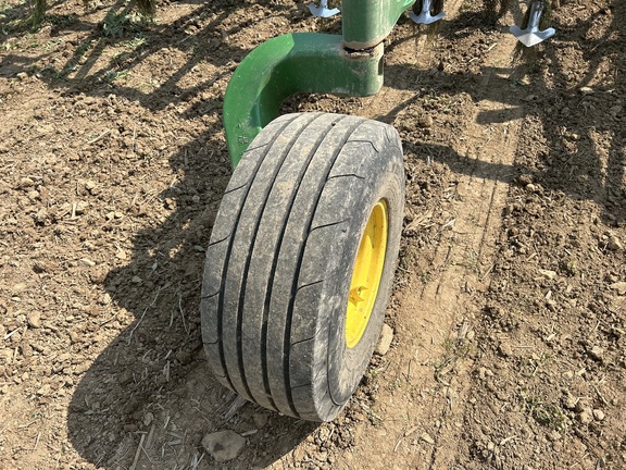 2018 John Deere 2230 Field Cultivator