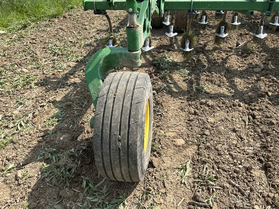 2018 John Deere 2230 Field Cultivator