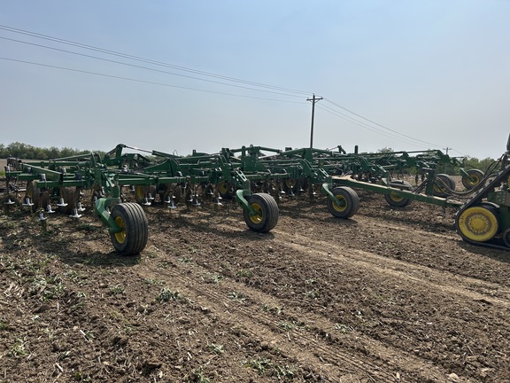 2018 John Deere 2230 Field Cultivator