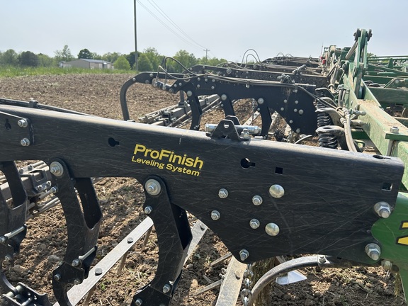 2018 John Deere 2230 Field Cultivator