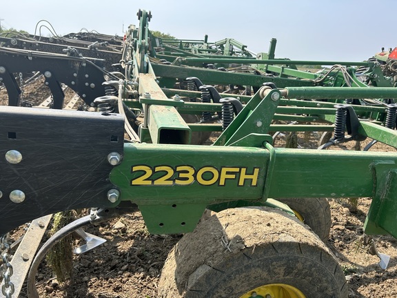 2018 John Deere 2230 Field Cultivator