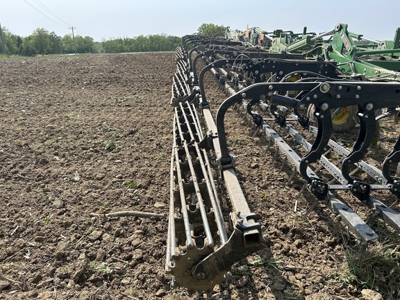 2018 John Deere 2230 Field Cultivator