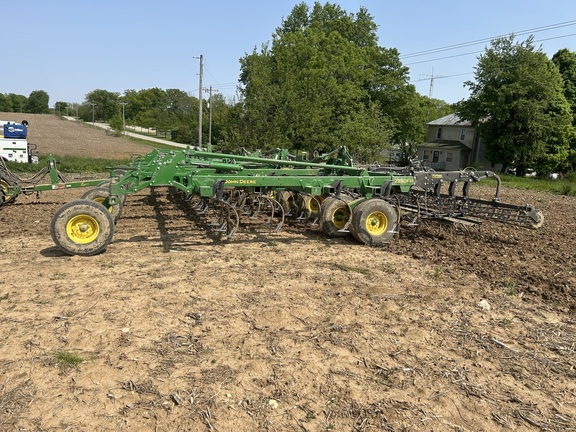 2018 John Deere 2230 Field Cultivator