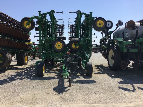 2018 John Deere 2230 Field Cultivator