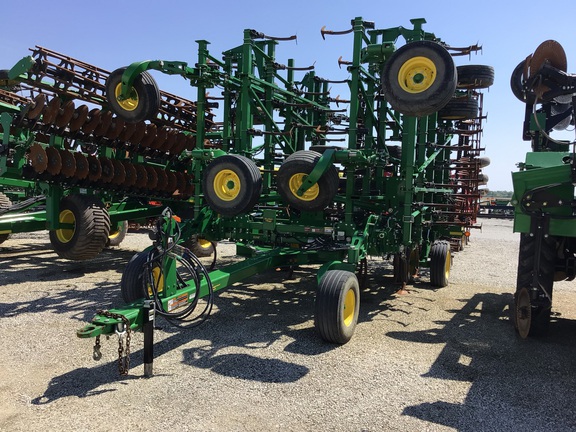 2018 John Deere 2230 Field Cultivator