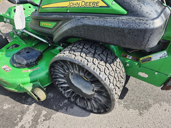2021 John Deere Z950M Mower/Zero Turn
