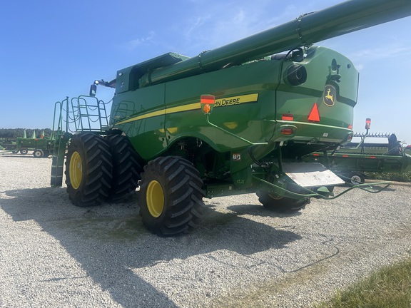 2022 John Deere S780 Combine