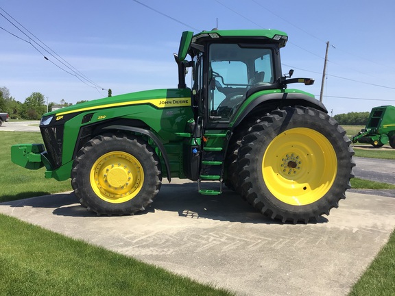 2022 John Deere 8R 250 Tractor