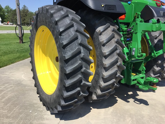 2022 John Deere 8R 250 Tractor