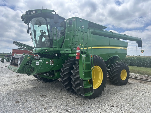 2022 John Deere S780 Combine