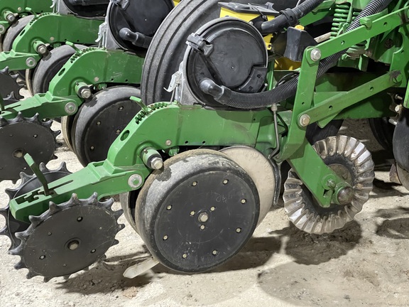 2005 John Deere 1790 Planter