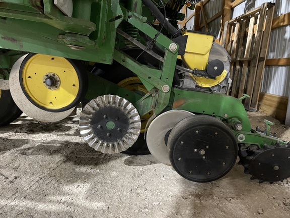 2005 John Deere 1790 Planter