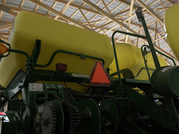 2005 John Deere 1790 Planter