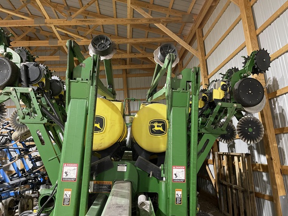 2005 John Deere 1790 Planter