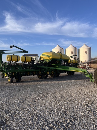 2005 John Deere 1790 Planter