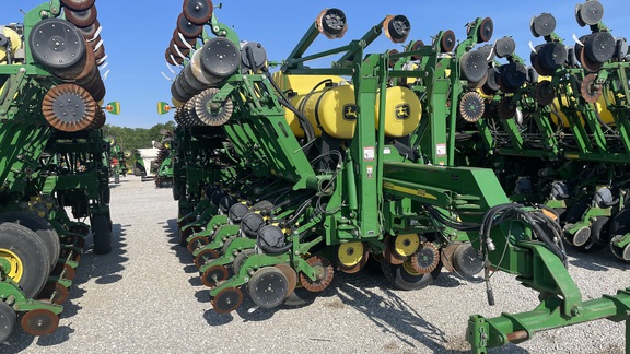 2005 John Deere 1790 Planter