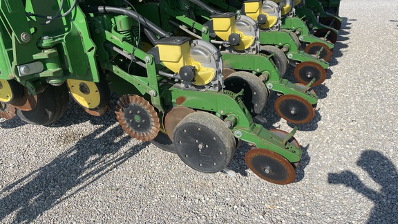 2005 John Deere 1790 Planter