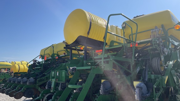 2005 John Deere 1790 Planter