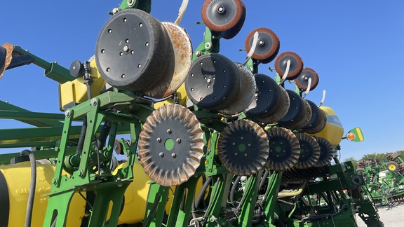 2005 John Deere 1790 Planter