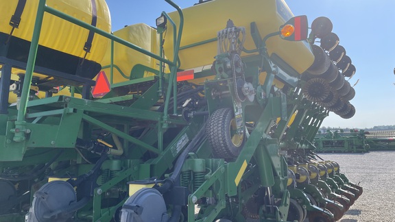 2005 John Deere 1790 Planter