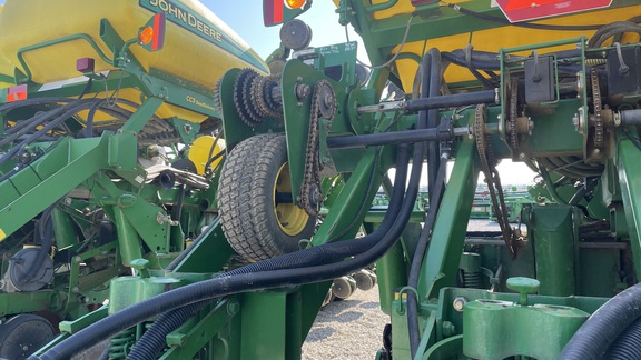 2005 John Deere 1790 Planter