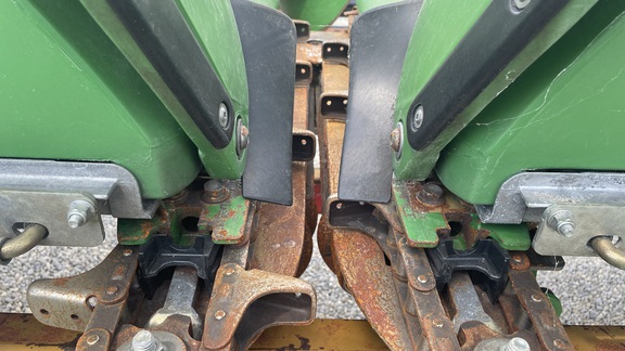 2013 John Deere 608C Header Corn Head