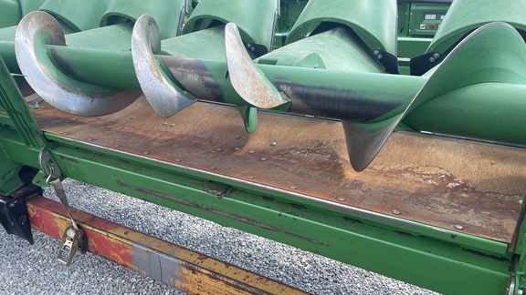 2013 John Deere 608C Header Corn Head