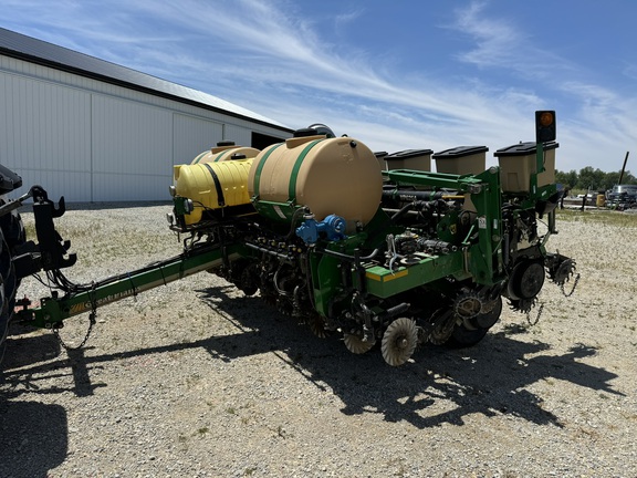 2010 Great Plains YP625A-12TR Planter