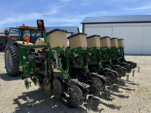 2010 Great Plains YP625A-12TR Planter