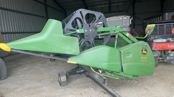 2004 John Deere 630F Header Combine