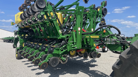 2022 John Deere 1795 Planter