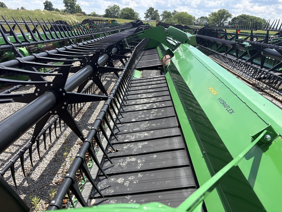 2022 John Deere RD40F Header Combine