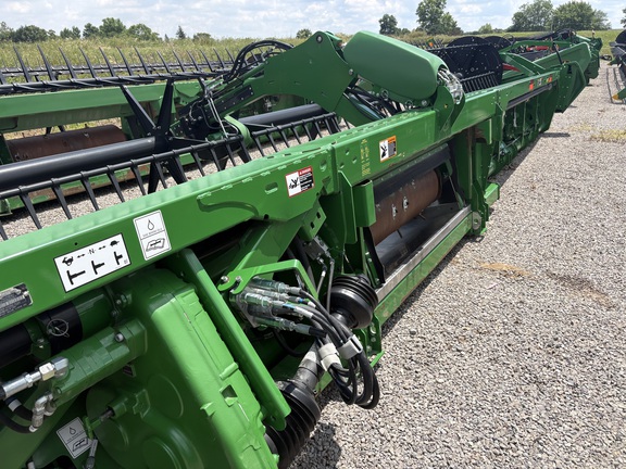 2022 John Deere RD40F Header Combine