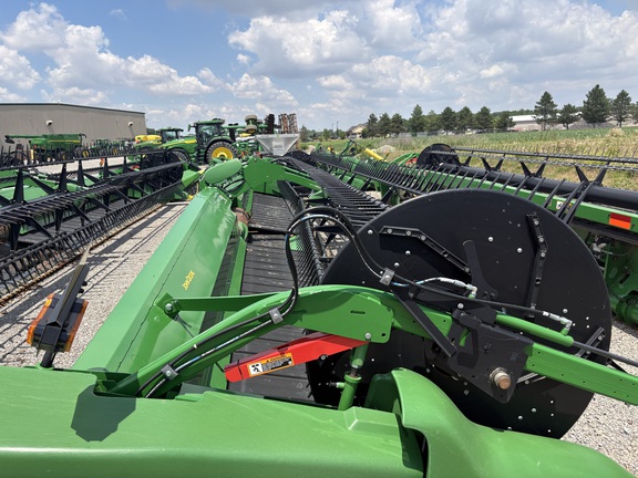 2022 John Deere RD40F Header Combine