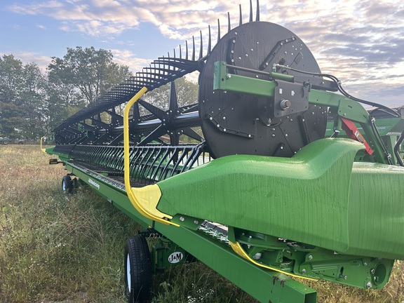 2024 John Deere RD40F Header Combine