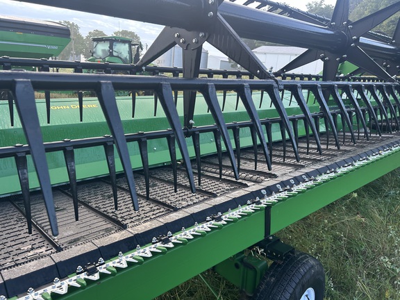 2024 John Deere RD40F Header Combine