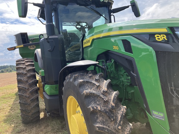 2023 John Deere 8R 250 Tractor