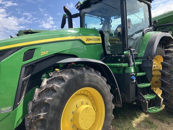 2023 John Deere 8R 250 Tractor