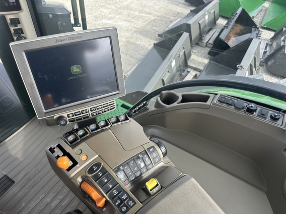 2023 John Deere 8R 250 Tractor