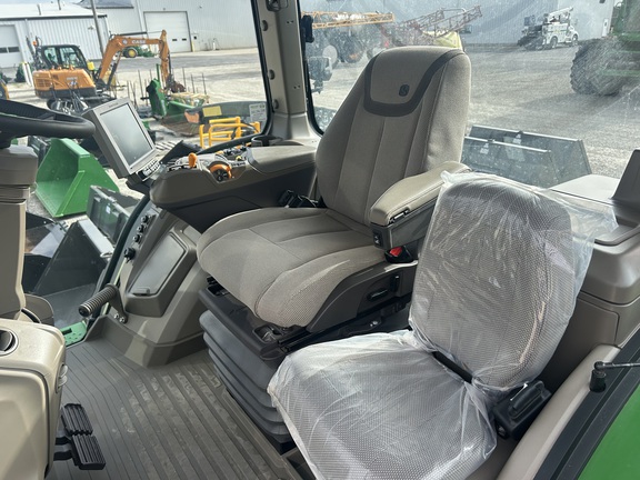 2023 John Deere 8R 250 Tractor