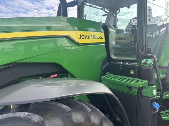 2023 John Deere 8R 250 Tractor