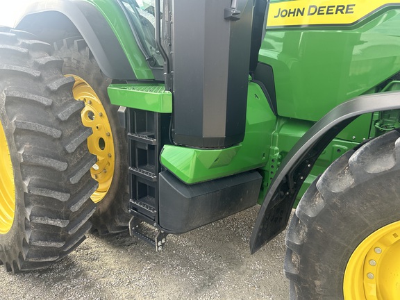 2023 John Deere 8R 250 Tractor