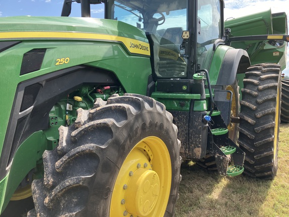 2023 John Deere 8R 250 Tractor