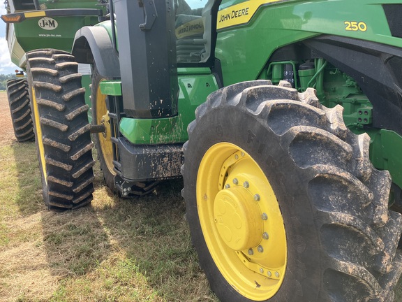 2023 John Deere 8R 250 Tractor