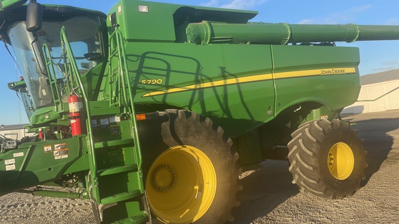 2021 John Deere S790 Combine